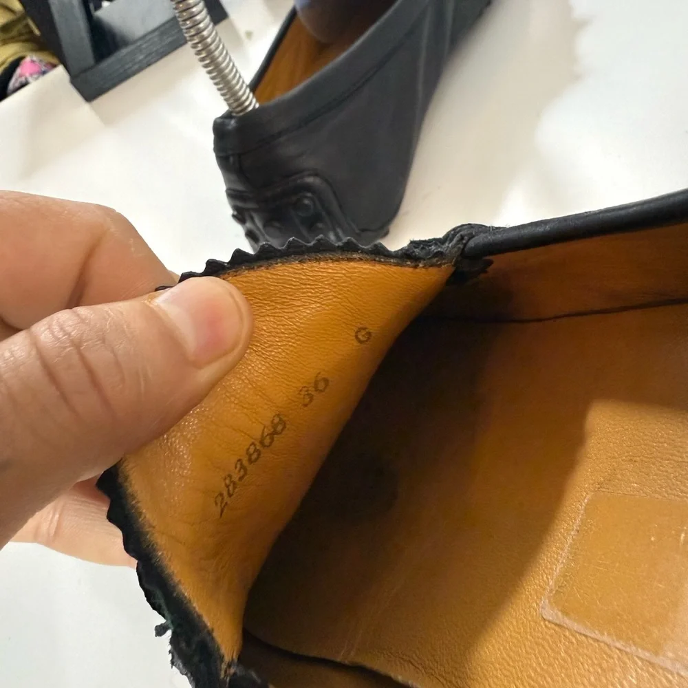 Gucci Black Leather Loafers with Red and Green Detail - Picture 5 of 7